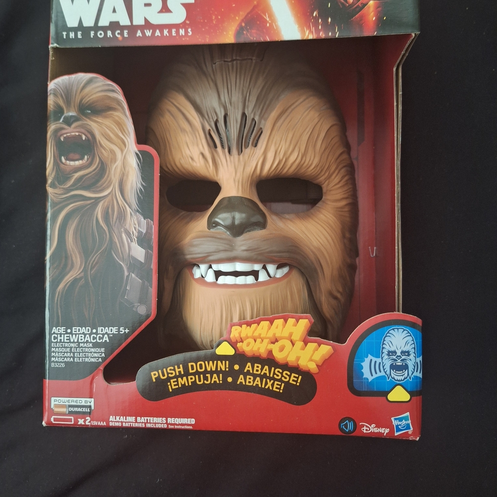 Disney Chewbacca Mask with Sound Effects - Brown and Black